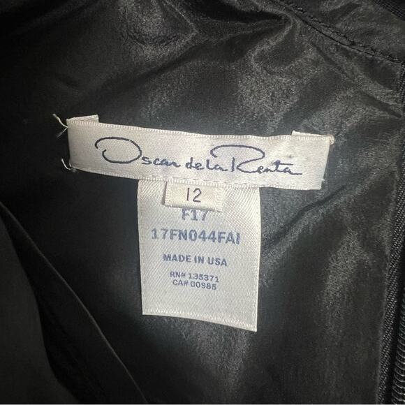 Oscar de la renta silk taffeta black structured gown with train Sz 12 - Picture 9 of 9